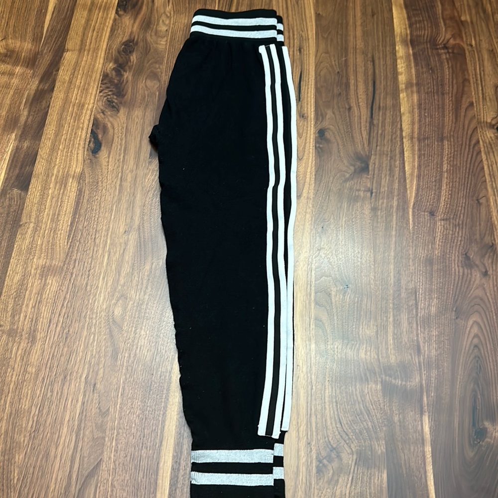 Black leggings
